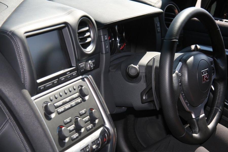  Nissan GT-R 2008 года  (фото 20 из 71)
